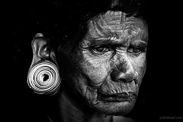 tribal-woman-earrings-wayanad